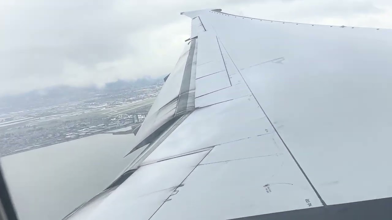 Air France 777-300Er Lands at SFO