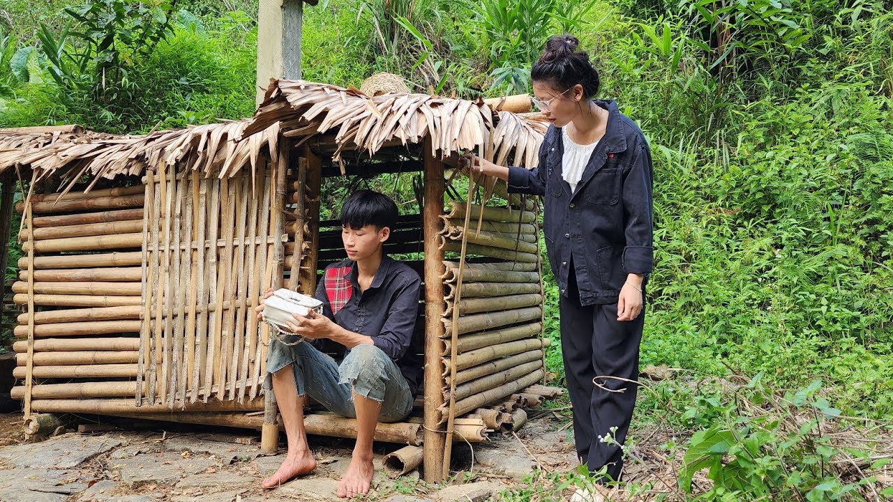 Homeless boy picked up girl's bag and planted vegetables / Homeless Boy VN