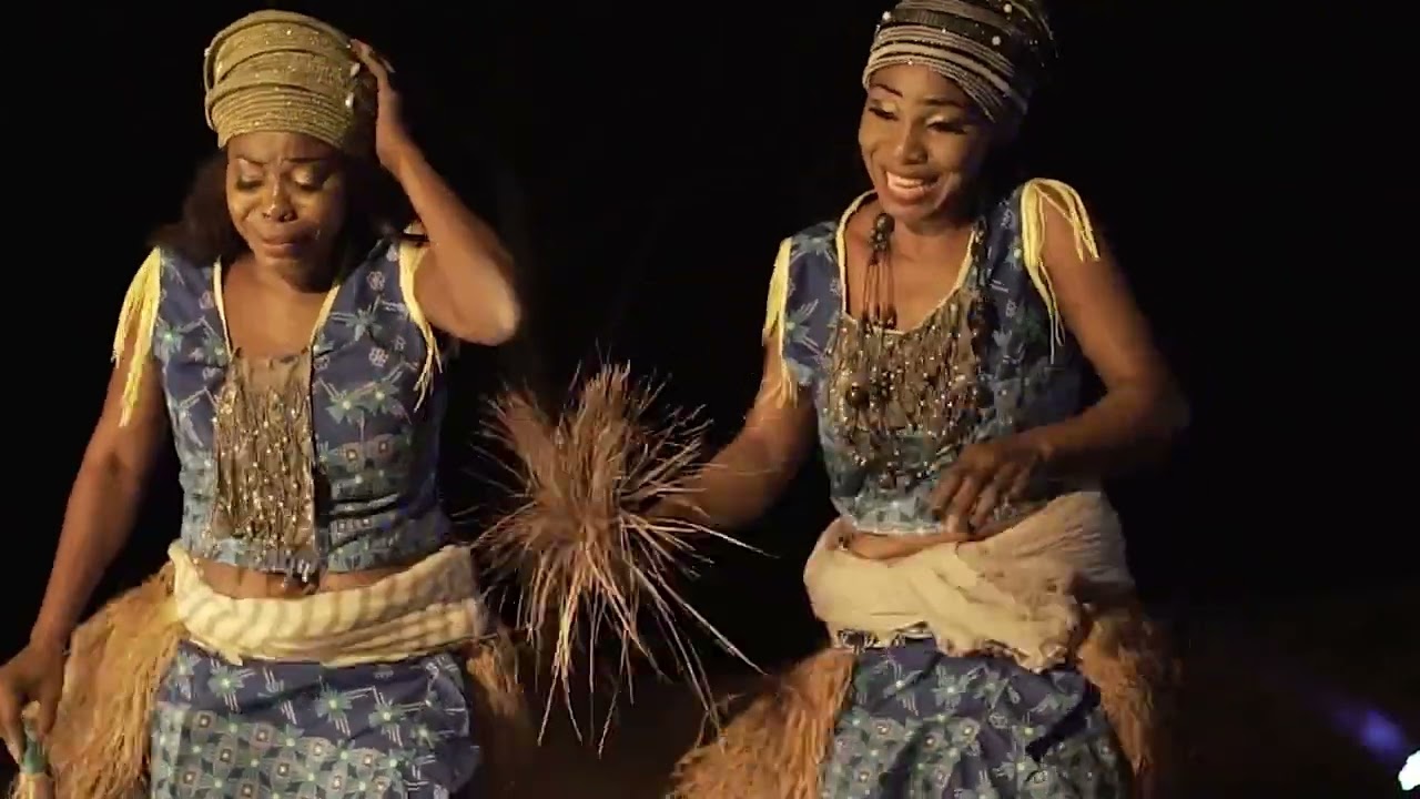 Clip officiel Mal à l'aise de Estelle la Mama,la Rosa et Macrine Mélodie~Gabon~Danse Traditionnelle