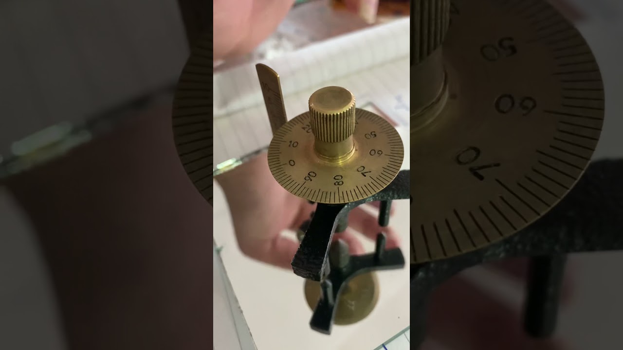 الخطوات العملية لتعيين معامل انكسار سائل باستخدام العدسة السائلة
