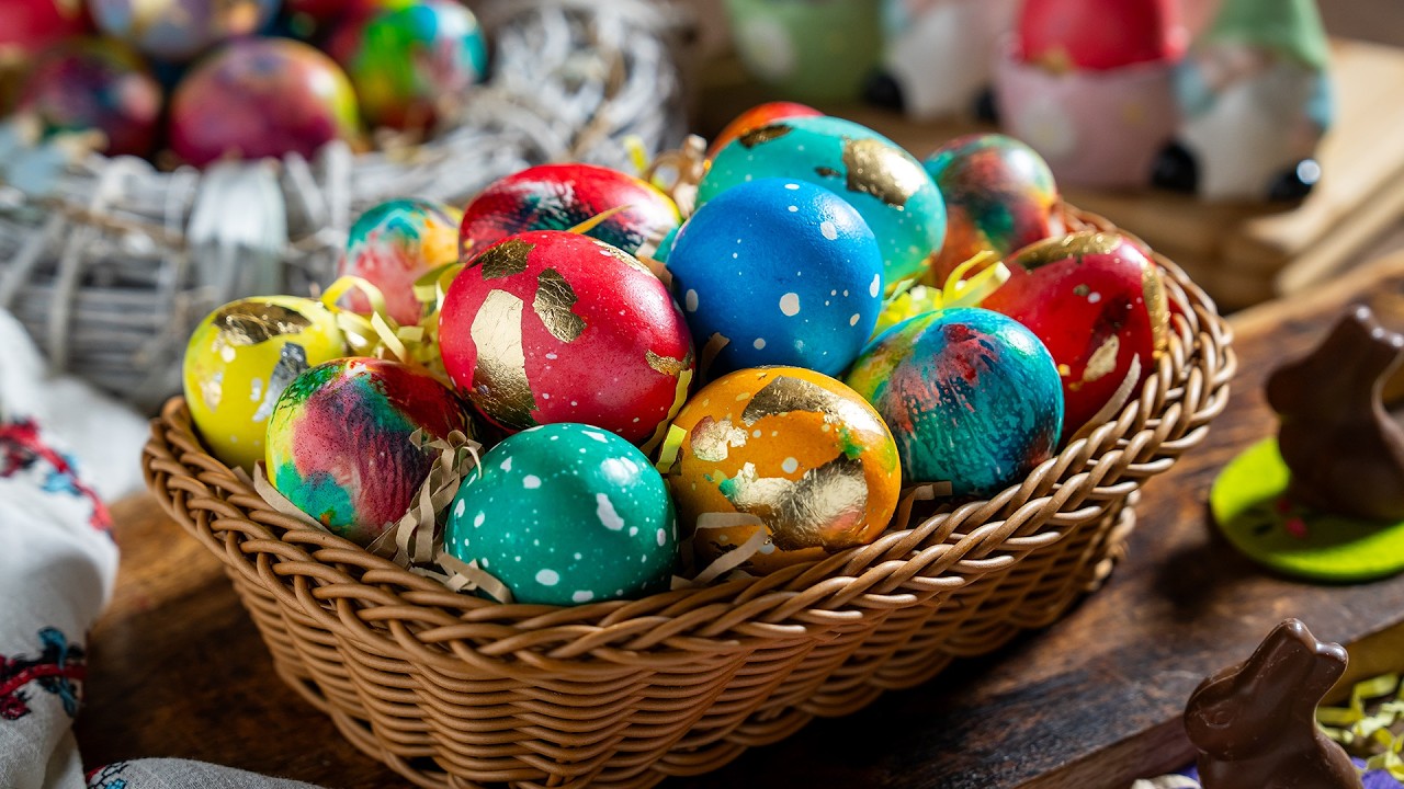 Oua vopsite MARMORATE si cu Buline 🥚 Arata spectaculos pe masa de Paște!