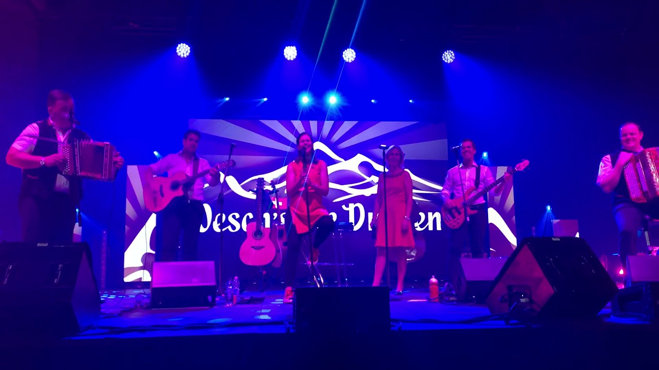 Oesch‘s die Dritten „Sing ganz laut“ (Live am Eidgenössischen Schützenfest in Luzern am 08.10.2021)