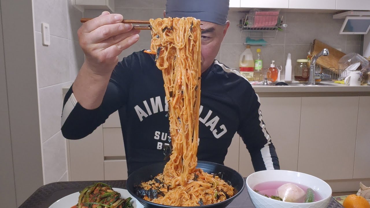 김치 비빔국수,통무우 물김치/씻은 김치는 소화짱
