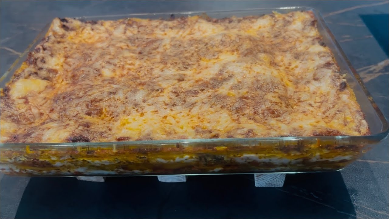 Easy & Delicious Homemade Lasagna | Rich Meat Sauce & Creamy Bechamel.
