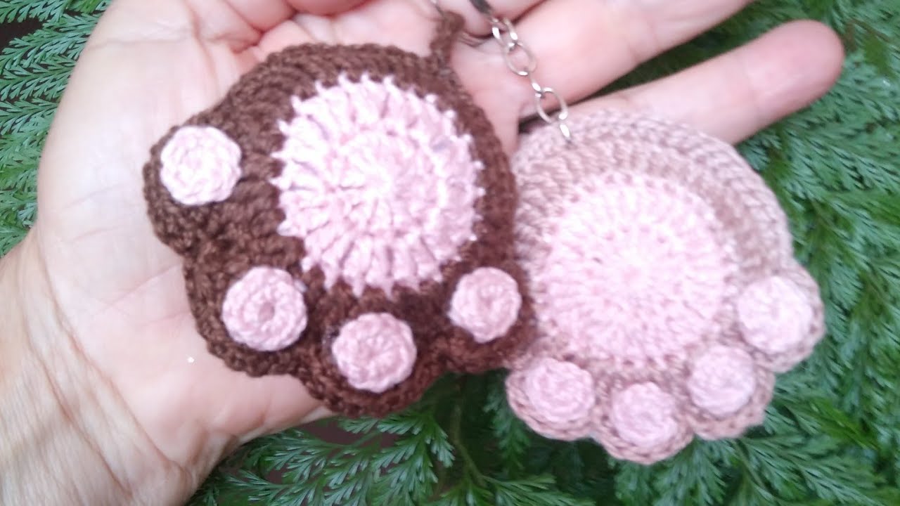 Chaveiro patinha de pet em croche