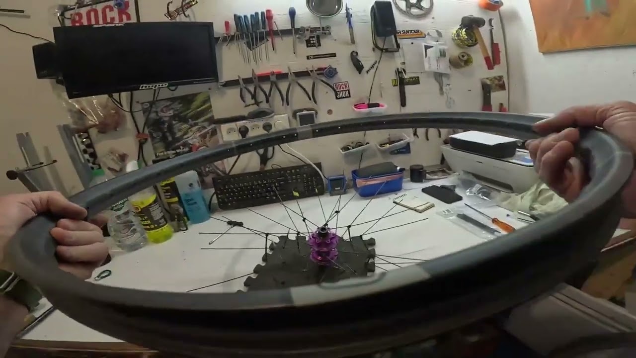 Upgrade roue Hope Fortus. Pose d'un cercle carbone CrankB Synthesis dh