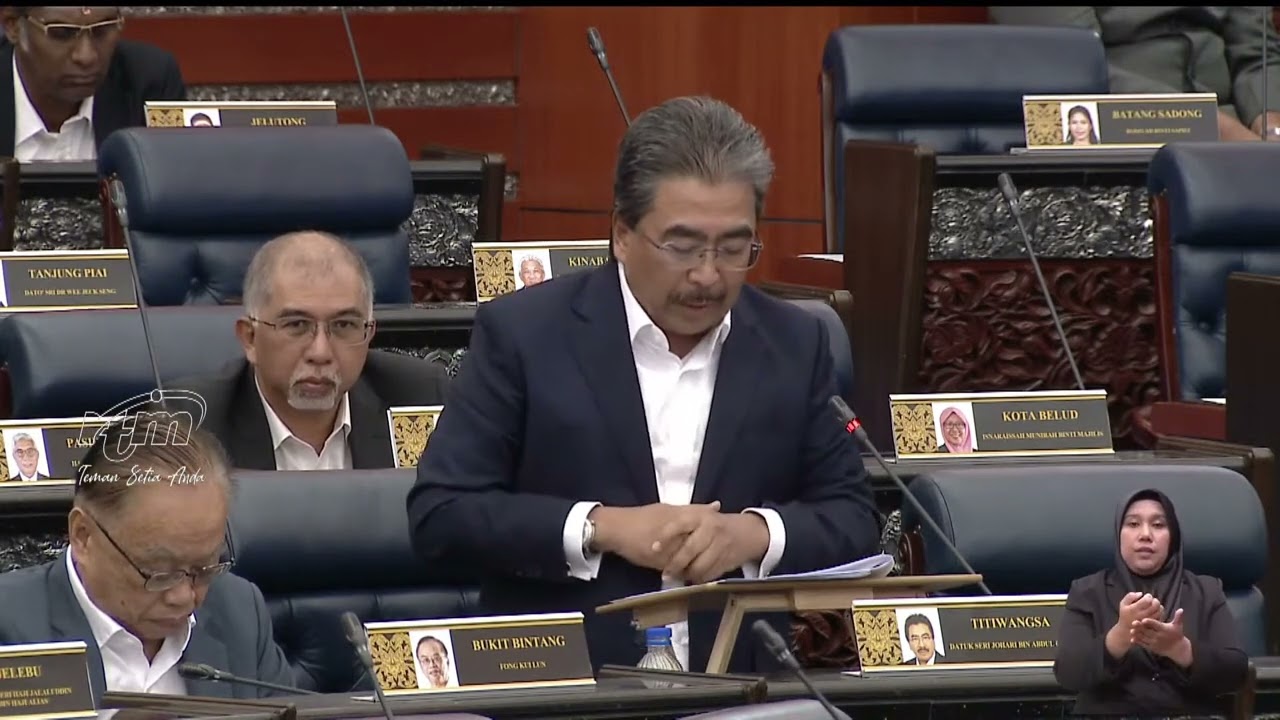 Johari Abdul Ghani 'sekolahkan' Ketua Pembangkang semasa berbahas RMKe -12