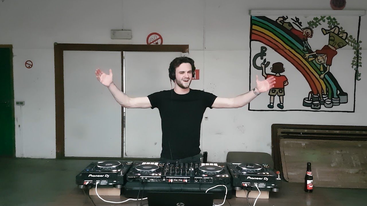 Mitras - 4 Deck Drum & Bass DJ Set