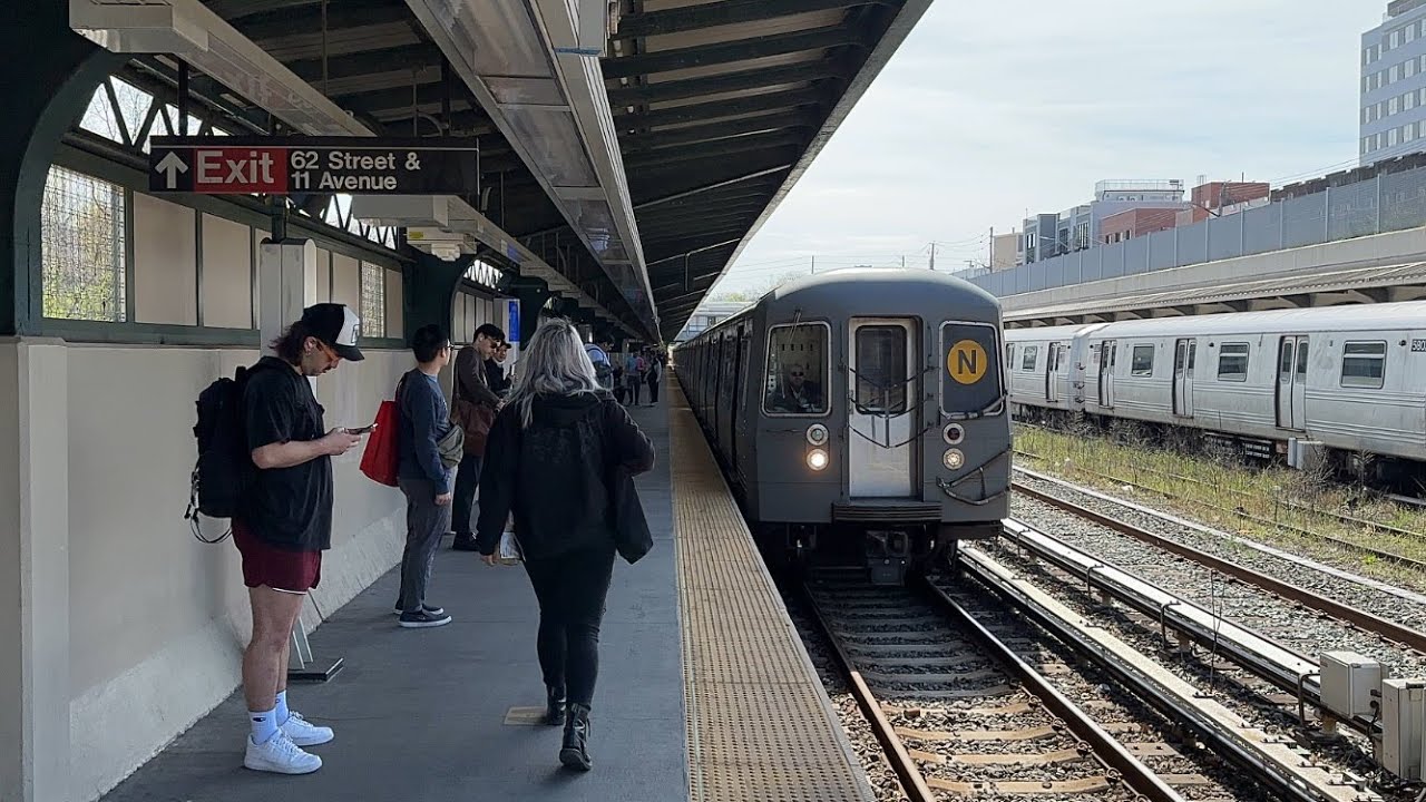 R46/R68/R68A N Trains At Fort Hamilton Parkway