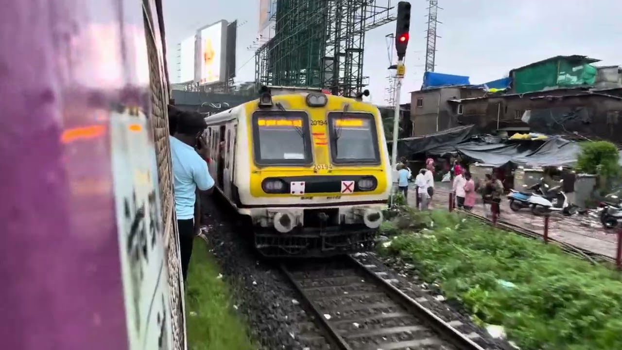  LOCAL TRINE HARBOUR LINE STUCK FROM KURLA TO WADALA #local #mumbailocal #kurla