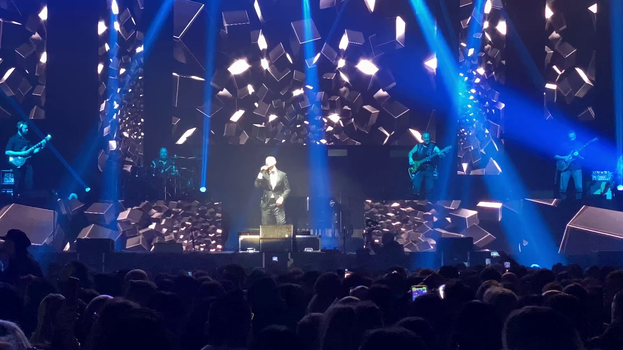 Gianni Fiorellino - Avvisale a mamma e stai sbagliann ancor live palapartenope 2020