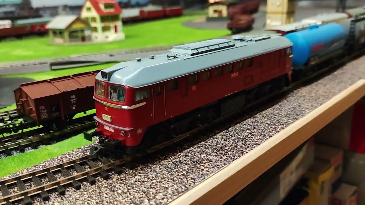 T 679.1 Roco + cisternové vozy