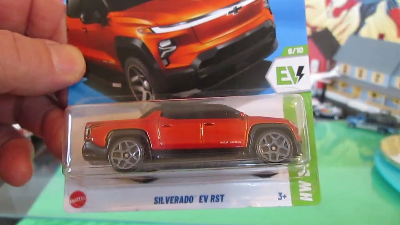 Обзор распаковки игрушечной машинки Hot Wheels Silverado EV RST 2025 года — Mattel HW EV Series, ...