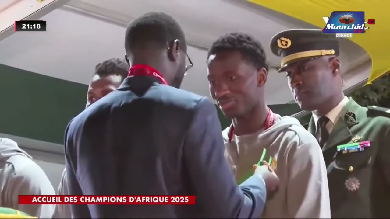 🔴Remise des décorations aux joueurs par le Président - Cérémonie de réception des lions