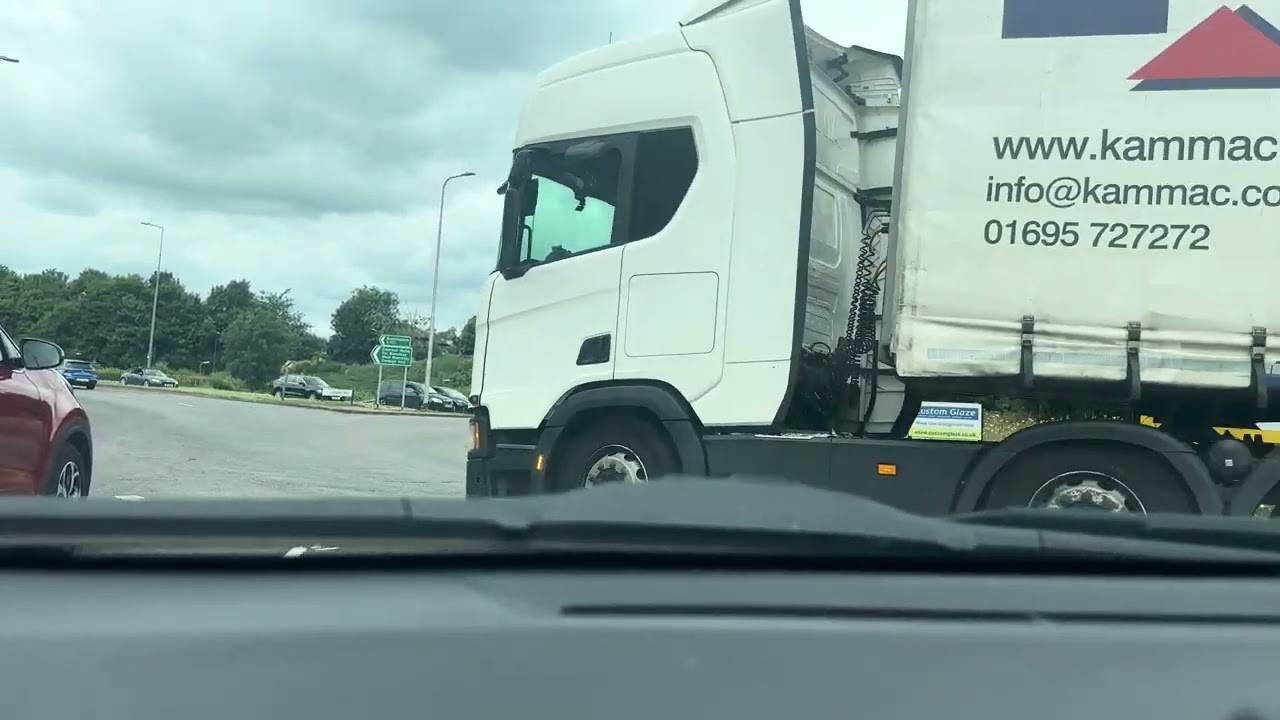 Junctions /Meeting traffic