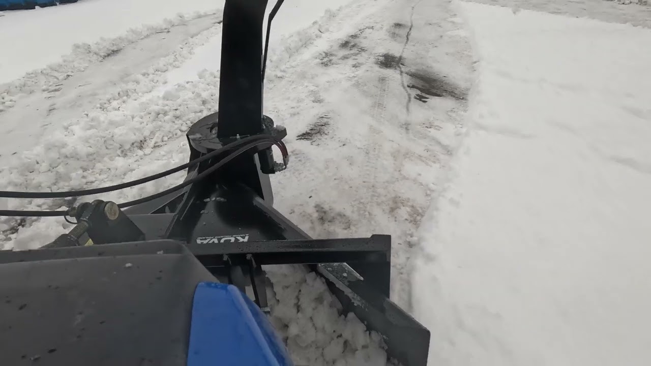 Solis 26 HST 4wd pientraktori ja Kova 1600 lumilinko
