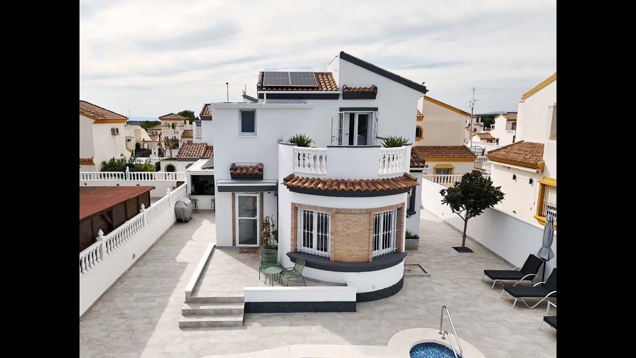 Detached Villa for sale in Pinar de Campoverde