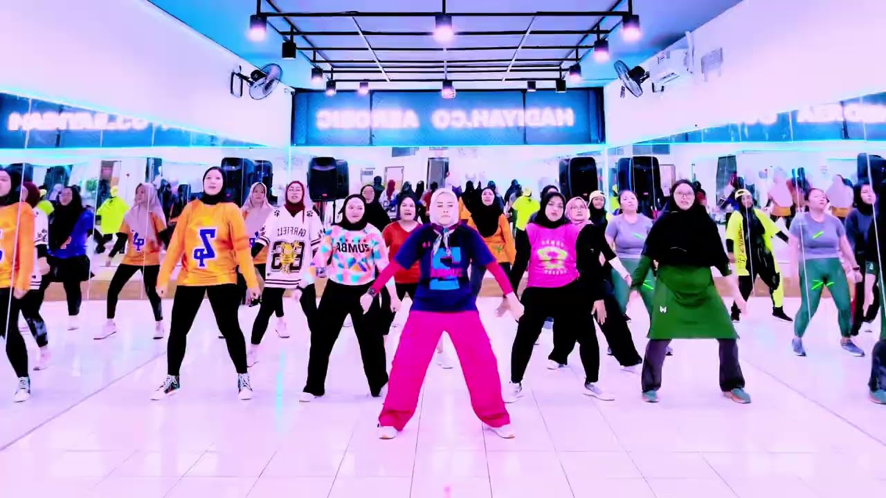 WE GO UP - KPOP | #zumba #pipit #zumbakediri #zinpipitkediri 