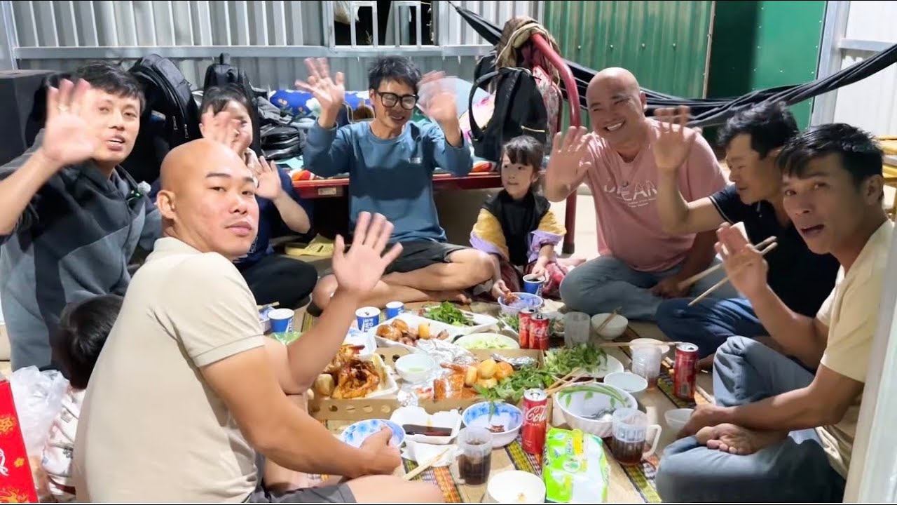 Tất Niên Nhẹ Ở Rẫy Cú Đấm Thép Và Phố Hoa Nhộn Nhịp 
