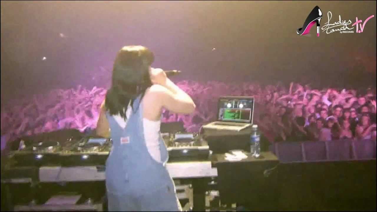 Miss Eaven - Première partie de Magic System // 8000 Personnes au Halle Tony Garnier à  Lyon