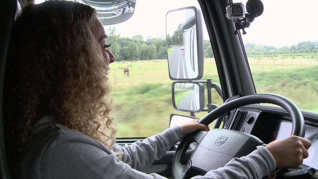 Aflevering 10 - De tijd is aangebroken voor Fayah's vrachtwagen rijexamen