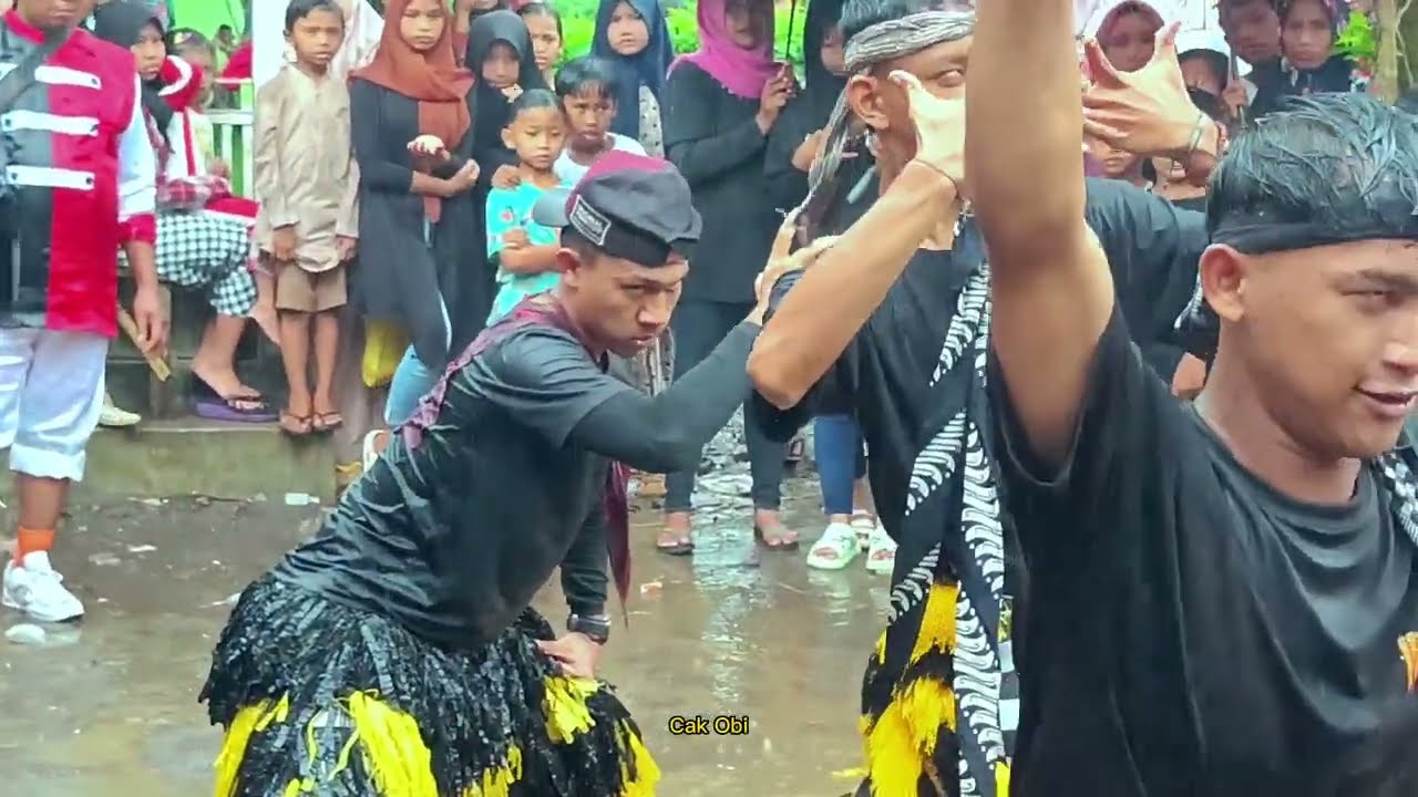 MAONG REMAS DAN SINGO MANGGALA ~ HUJAN TIDAK AKAN JADI HALANGAN FULL Kesurupan