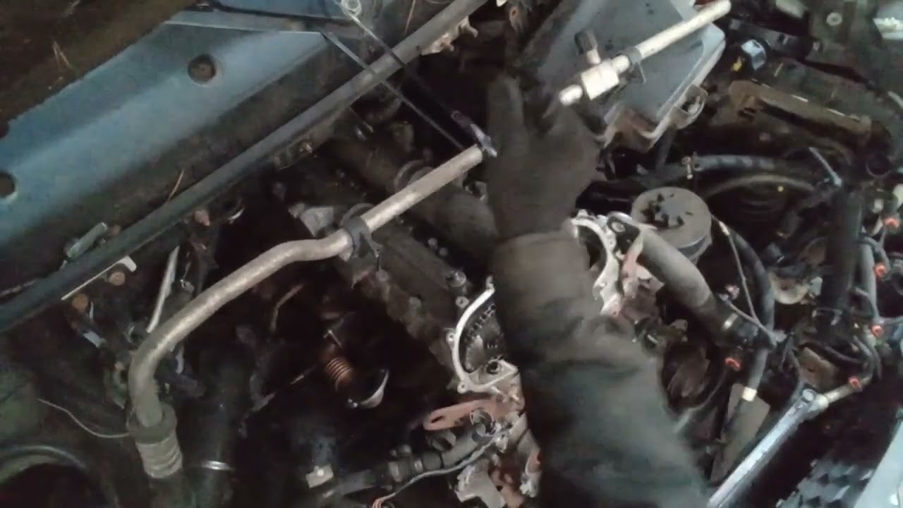 Iveco daily Cylinder head part 2 #europetruck #truckmechanic #ivecotrucks #ivecodaily