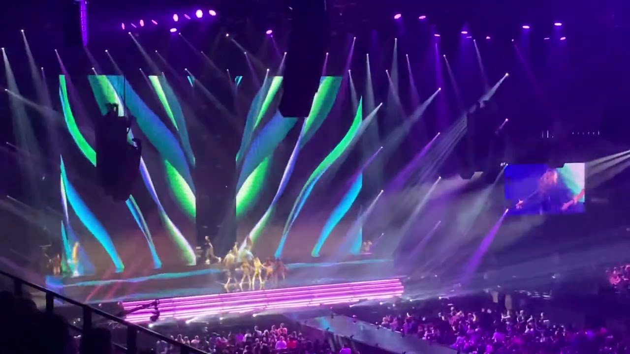 Like me in concert 2022 opening