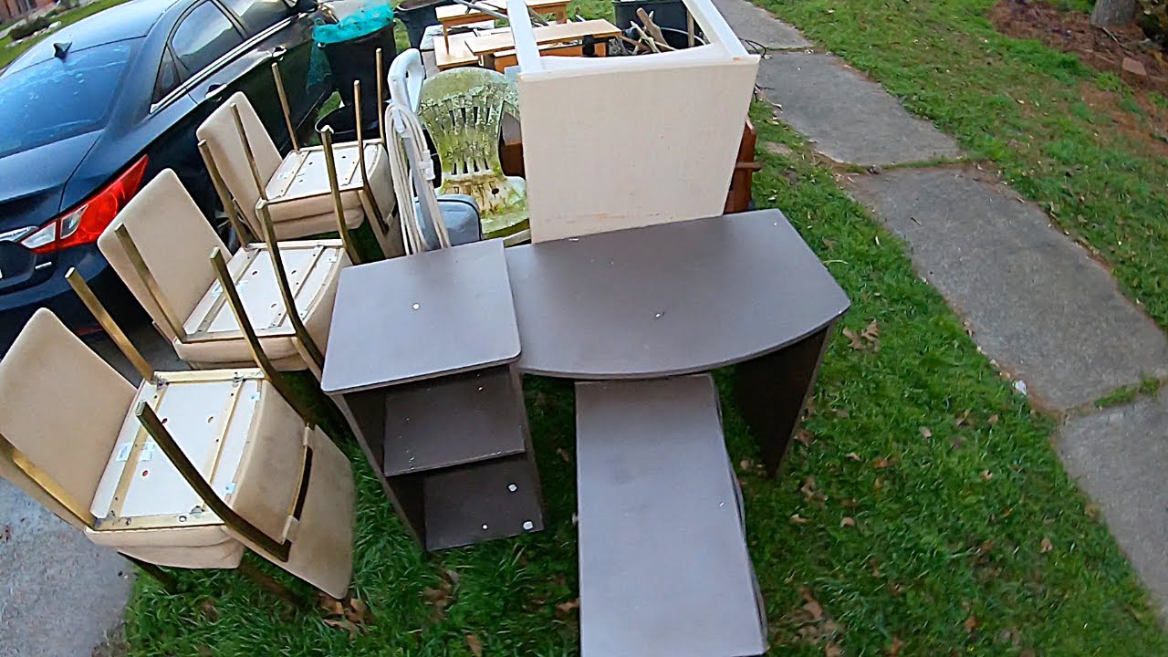 Curbside Scavenging 