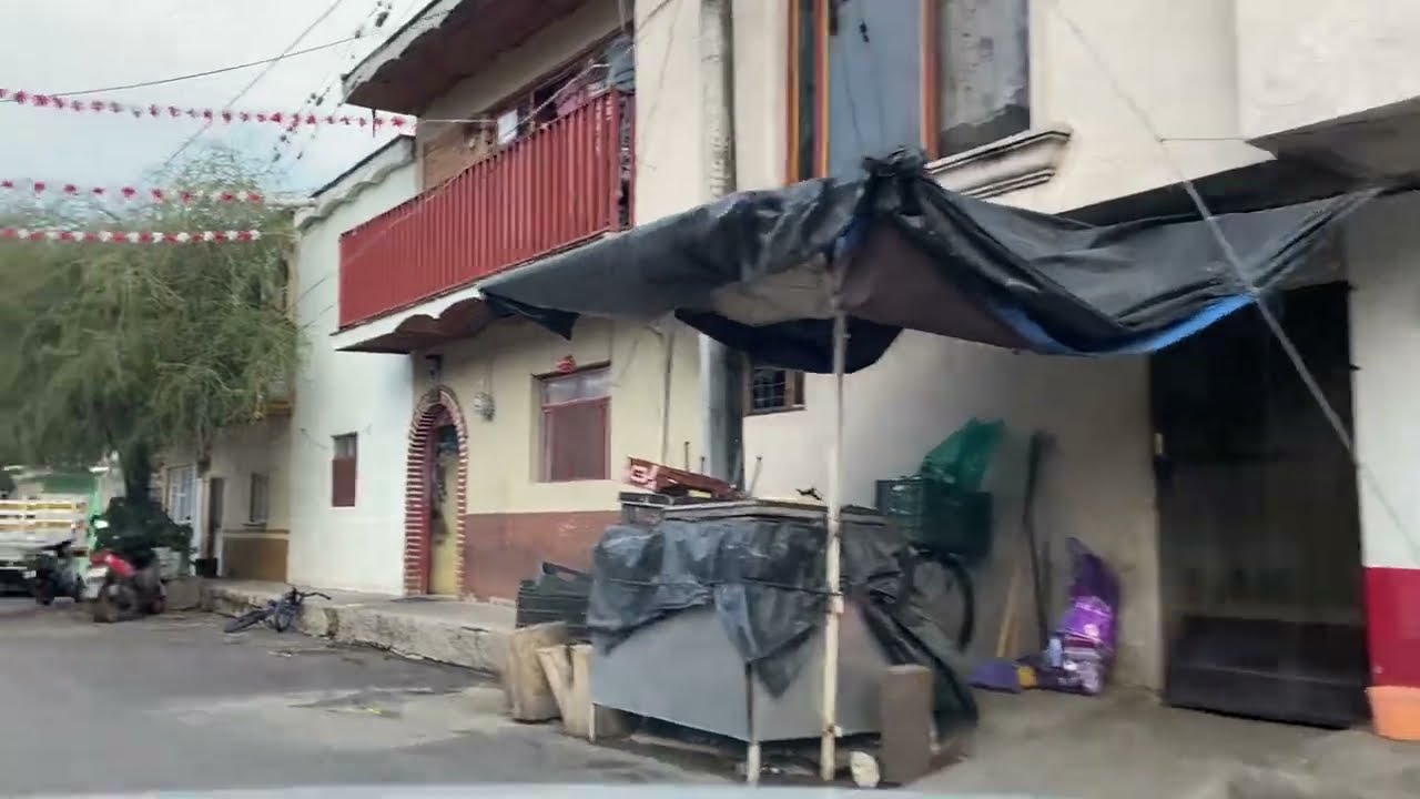 JOCOTEPEC- GOING THROUGH AN ALL MEXICAN NEIGHBORHOOD AGAIN (JUST 1 / 4 MILE FROM MALECON