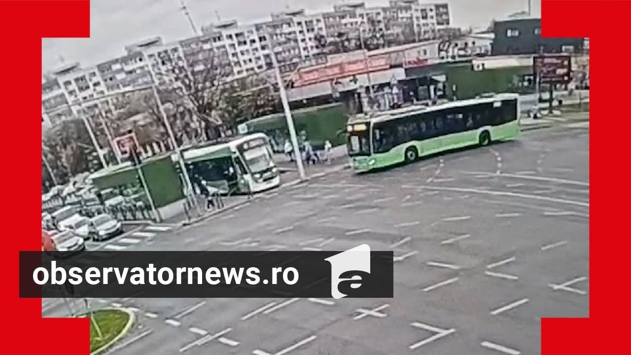 Imagini exclusive cu accidentul dintre autobuzul STB şi tramvai. Şapte persoane rănite