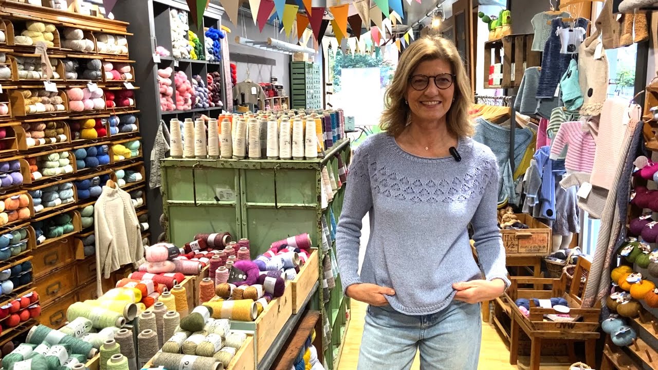 Sommerpulli mit eingestrickten Blüten aus Baumwolle und Seide top-down stricken