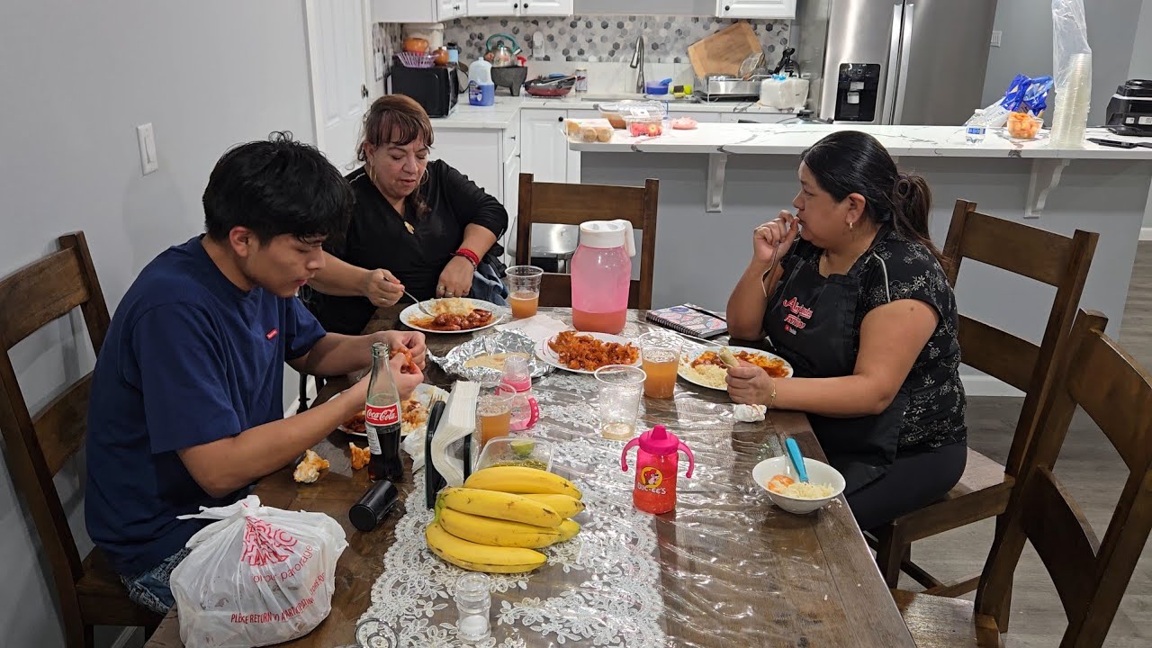 Asi disfrutamos de los ricos camarones ala diabla 