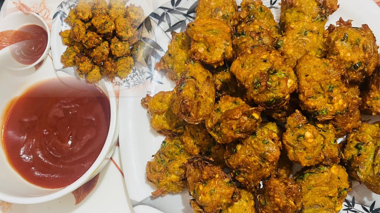 Crispy spicies onion Pakodas/Ramzan Pakoda