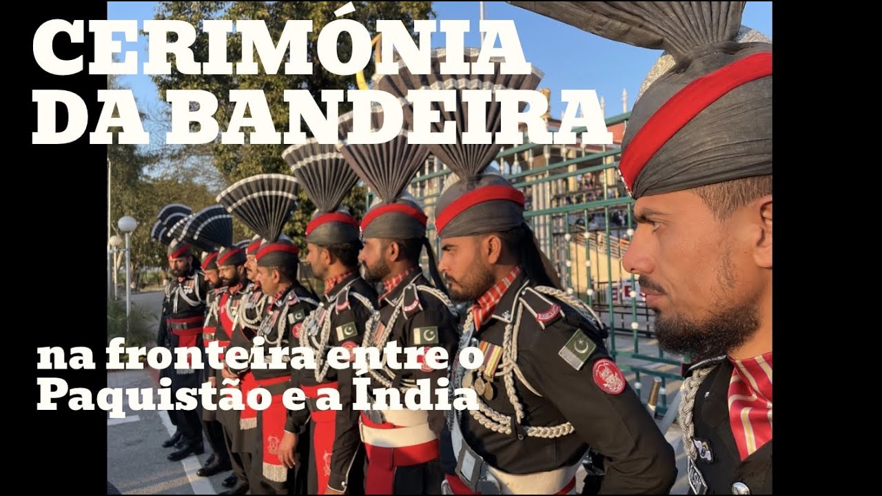 Cerimónia da bandeira fronteira entre o Paquistão e a Índia