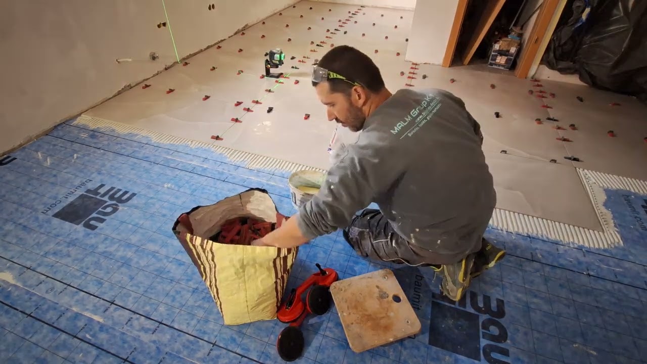 Elérkeztünk a burkoláshoz, amikor is 60x120 méretű lapot fogunk lerakni - konyha-étkező projekt