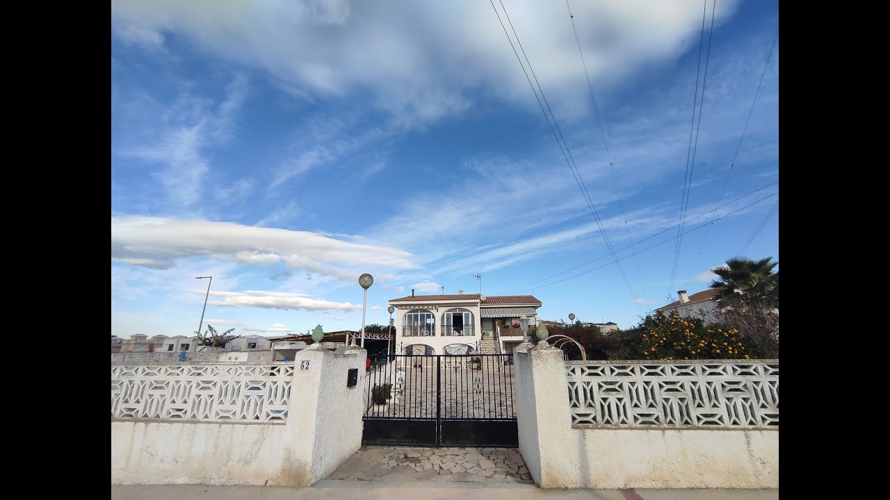 Great independent property with 8 bedrooms and 4 bathrooms and provate pool SP 3992 Price 299.000€