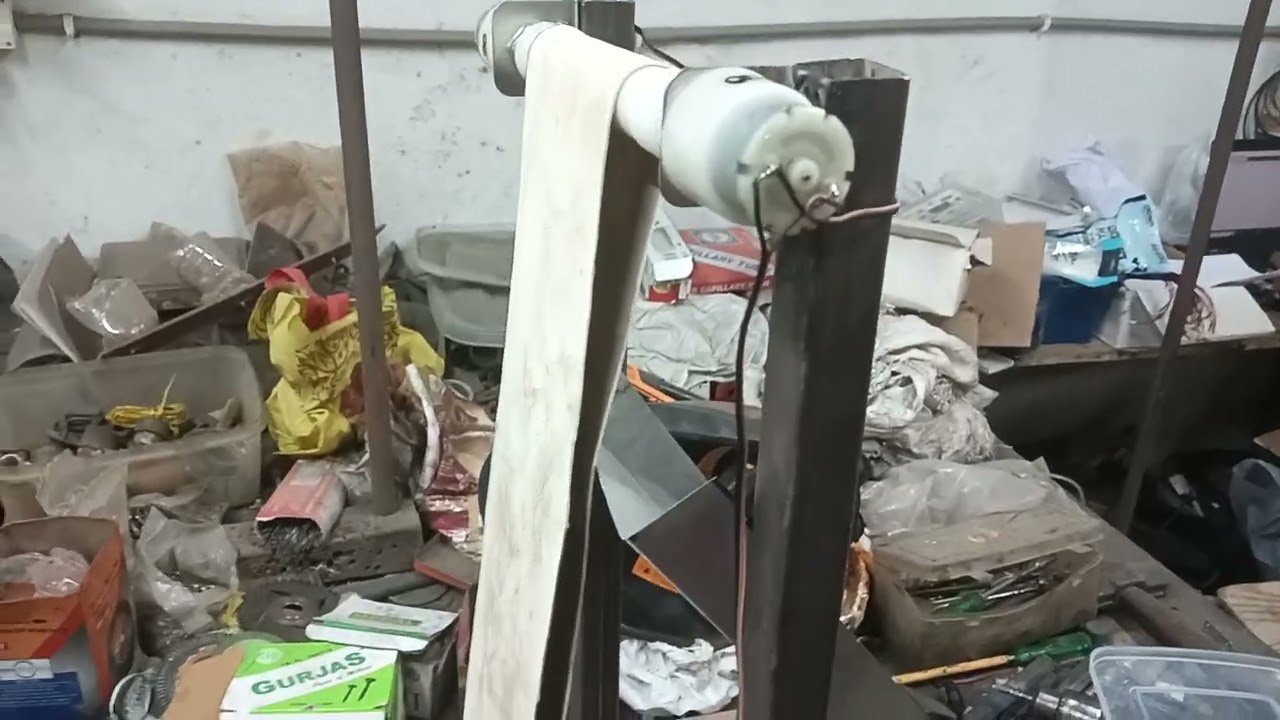 Oil skimmer using Dc motor 