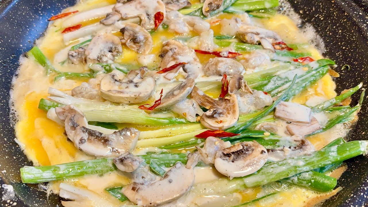 মাত্র ১০ মিনিটে ইফতারের জন্য তৈরি করে নিন “পিয়াজ পাতার প‍্যান কেক” Ramadan special iftar recipe.🌙