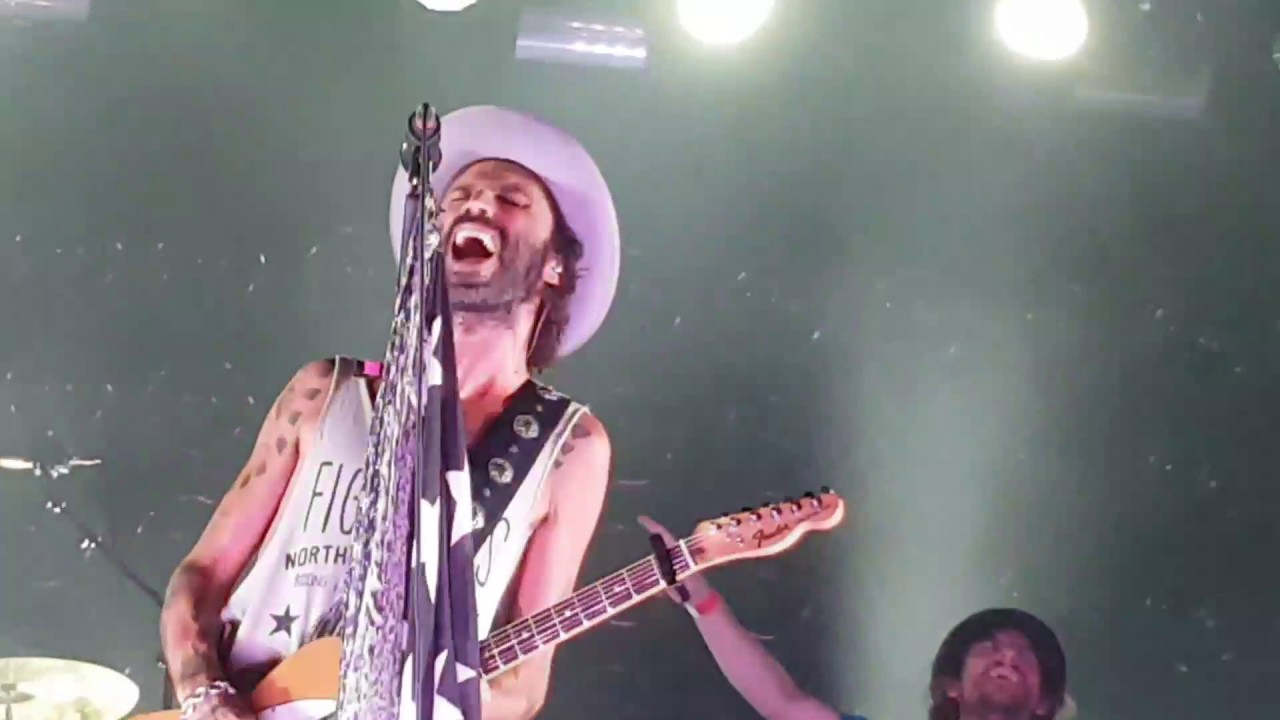 Guerra Mundial - Leiva (Directo Sevilla 23/06/2017)