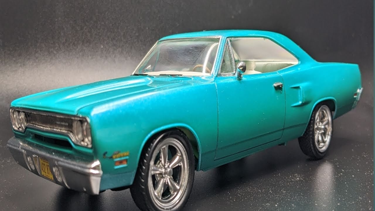 REVELL 1970 PLYMOUTH ROAD RUNNER