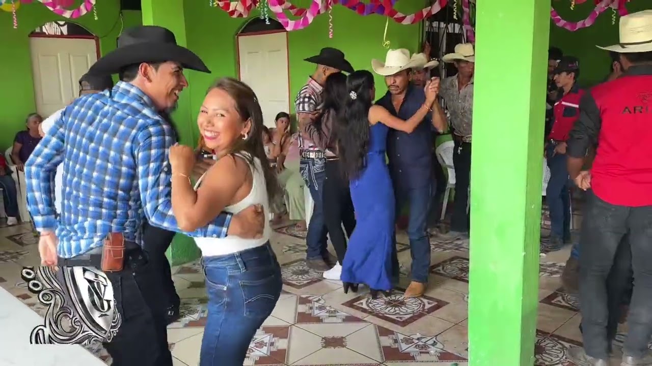 Esoo pura diversión sana aquí en los bailes de Chiquimula 🇬🇹