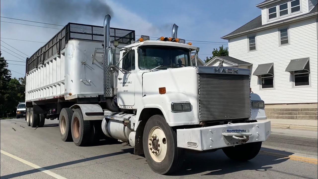 Amazing Week of Trucks! Train Horns, Mack Superliner, Straight Pipes, and More