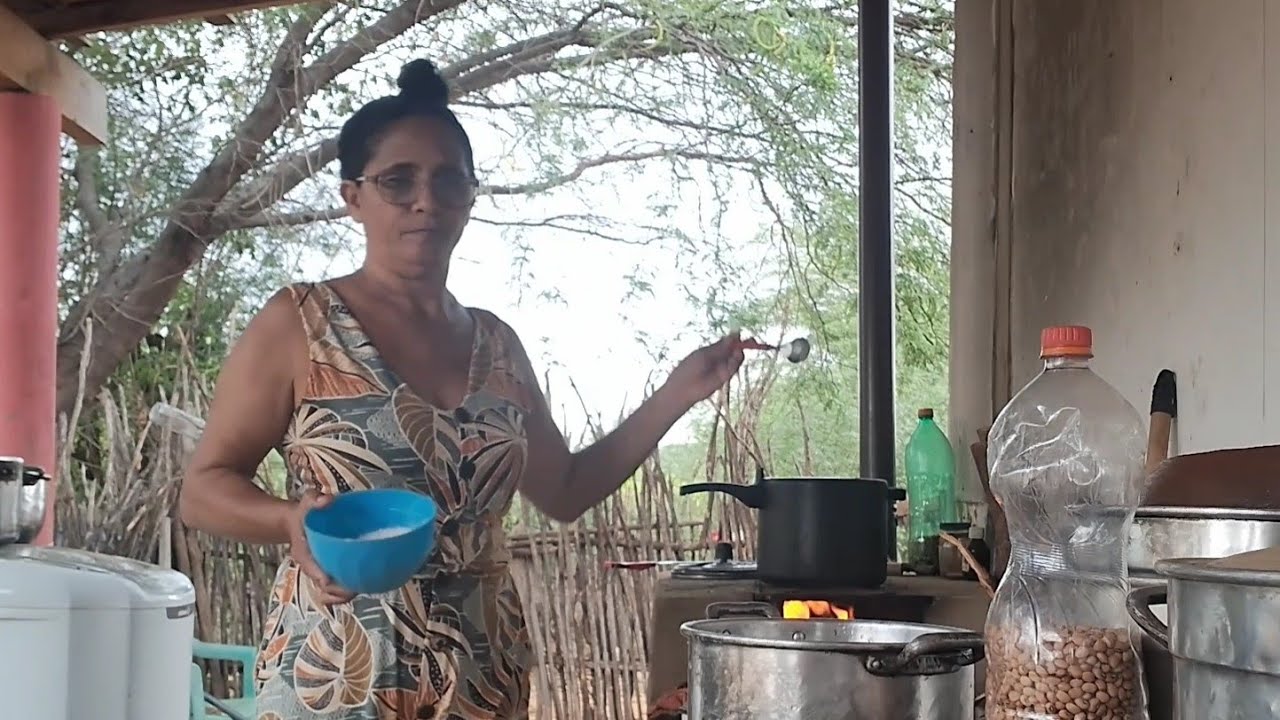 Fazendo feijão de arranca com toucinho de porco 