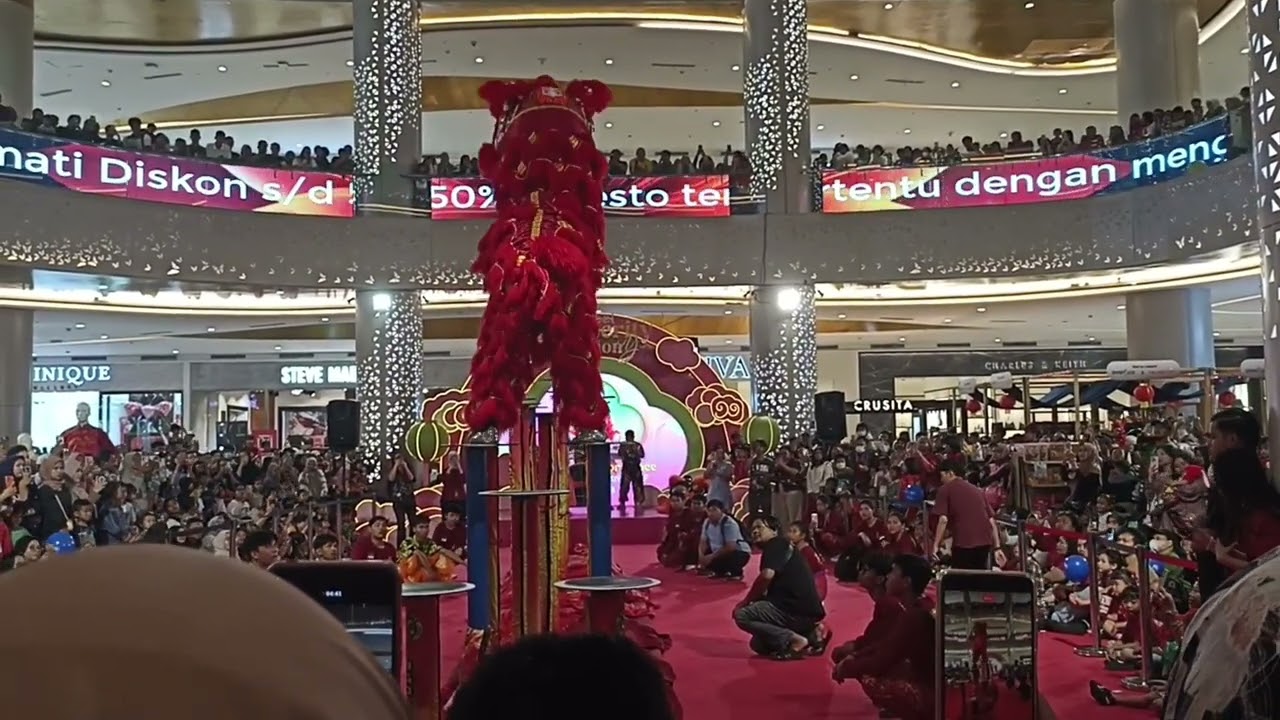 Gong xi fa cai lion dance shows Imlek on trans studio mall cibubur 2026