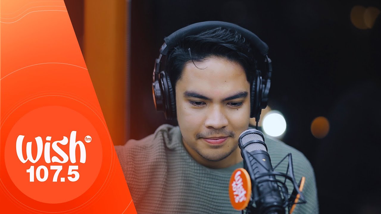 Jason Marvin performs 