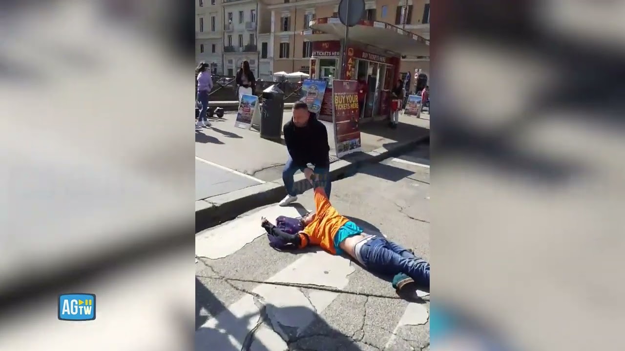 Roma, Ultima Generazione blocca il traffico al Colosseo