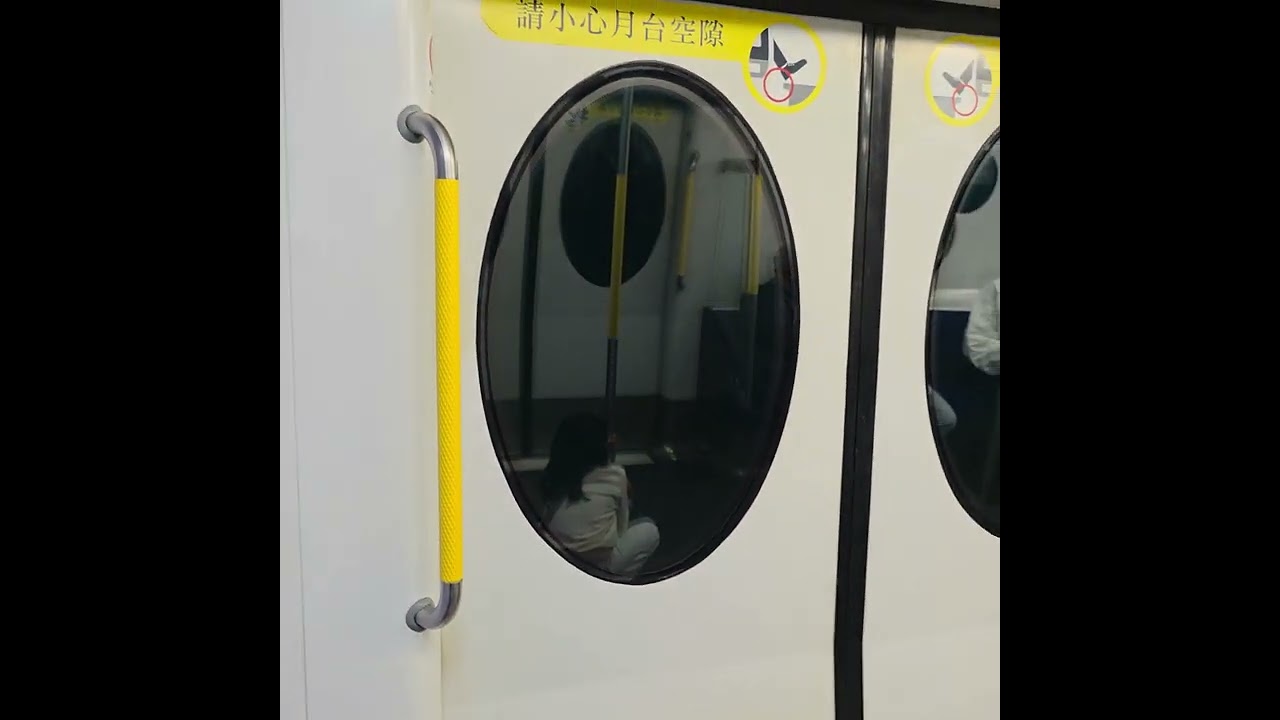 Mtr train ride video 3 s2- disney land re so rt l i n e 