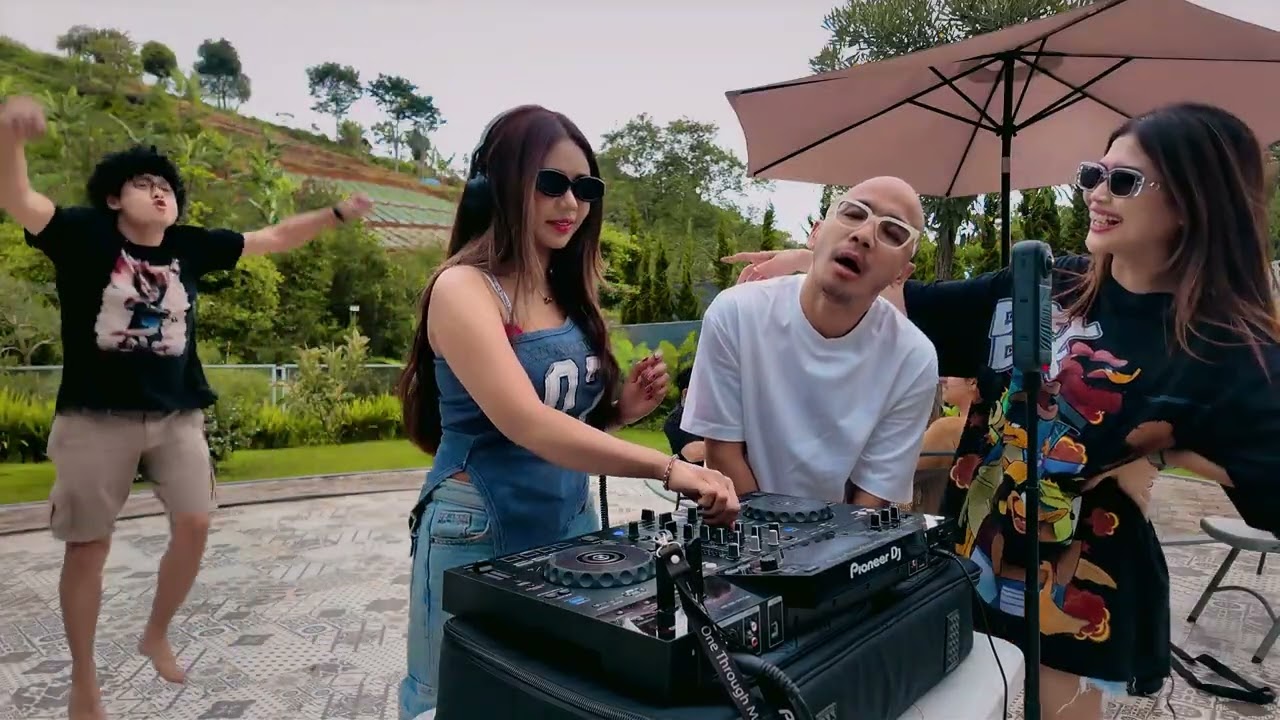 LIVESET SUNSET FREQUENCIES : PASUTRI PARTY VS BBM