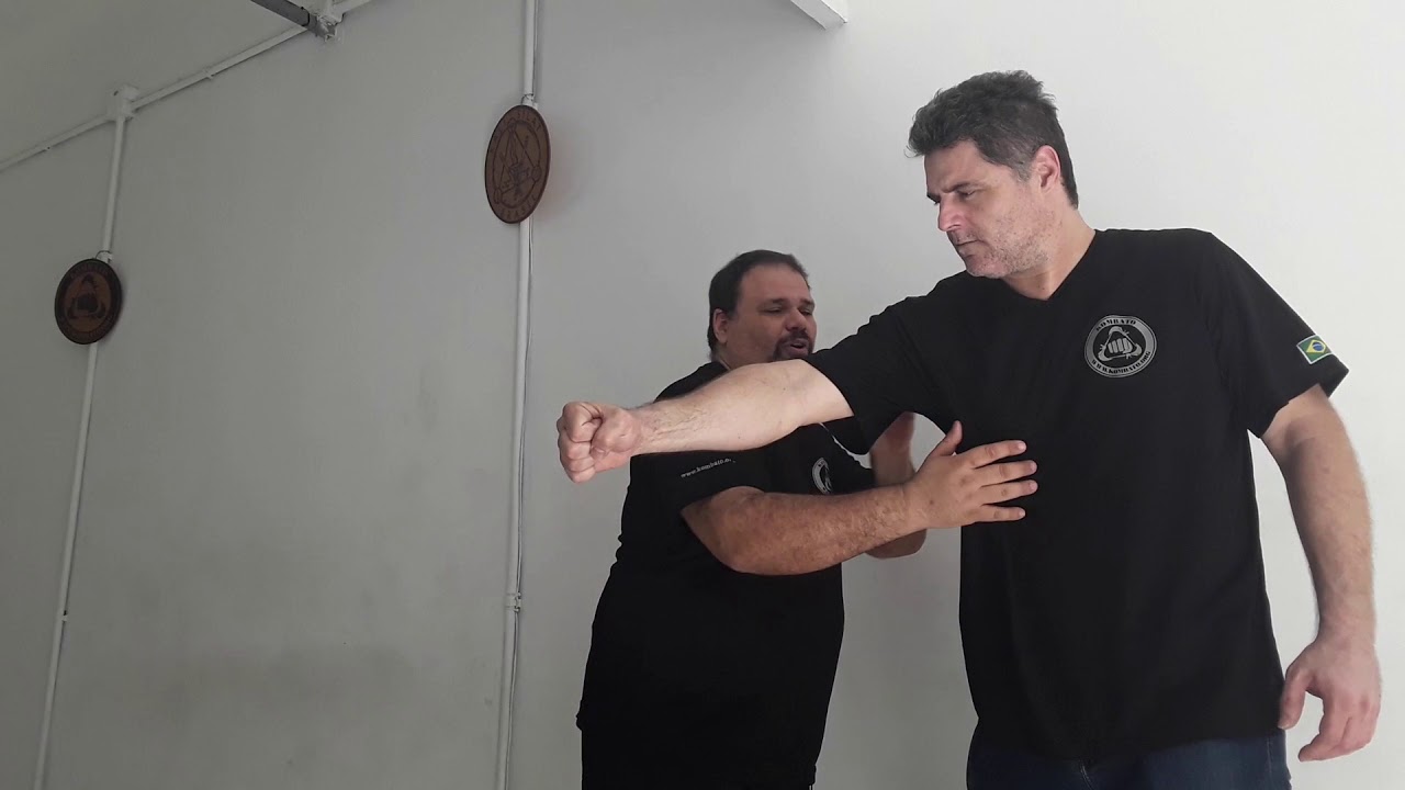 Kombato: Sobre Defesa de Socos em Linha